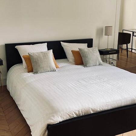 Grand Appartement D'Exception Au Chateau Randin Ecully Exterior photo