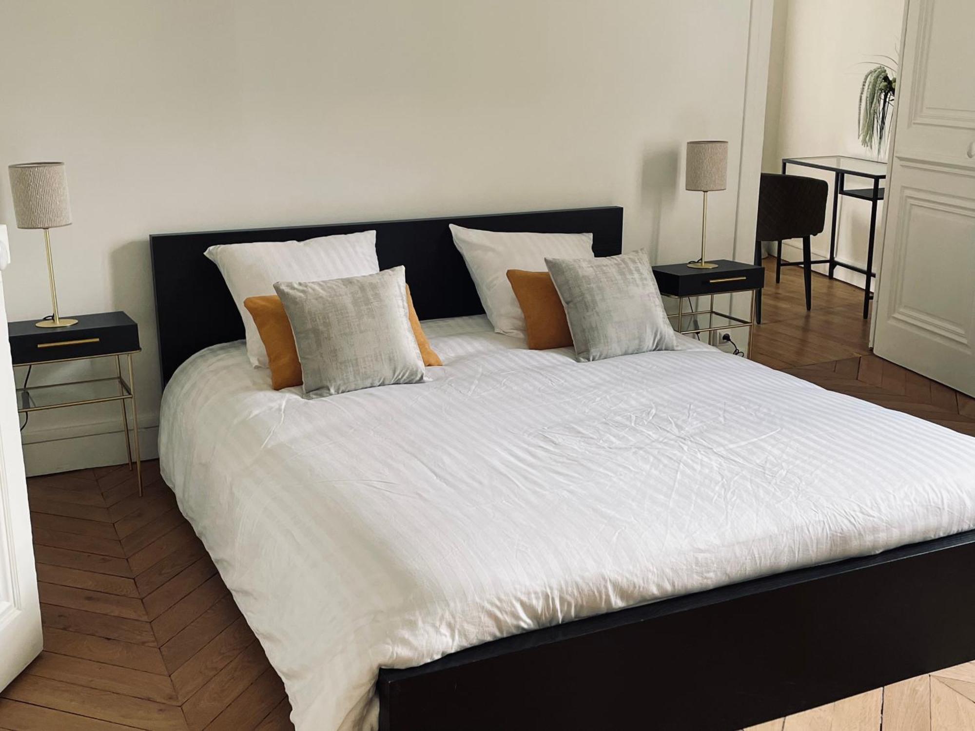 Grand Appartement D'Exception Au Chateau Randin Ecully Exterior photo