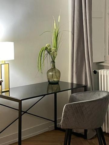 Grand Appartement D'Exception Au Chateau Randin Ecully Exterior photo